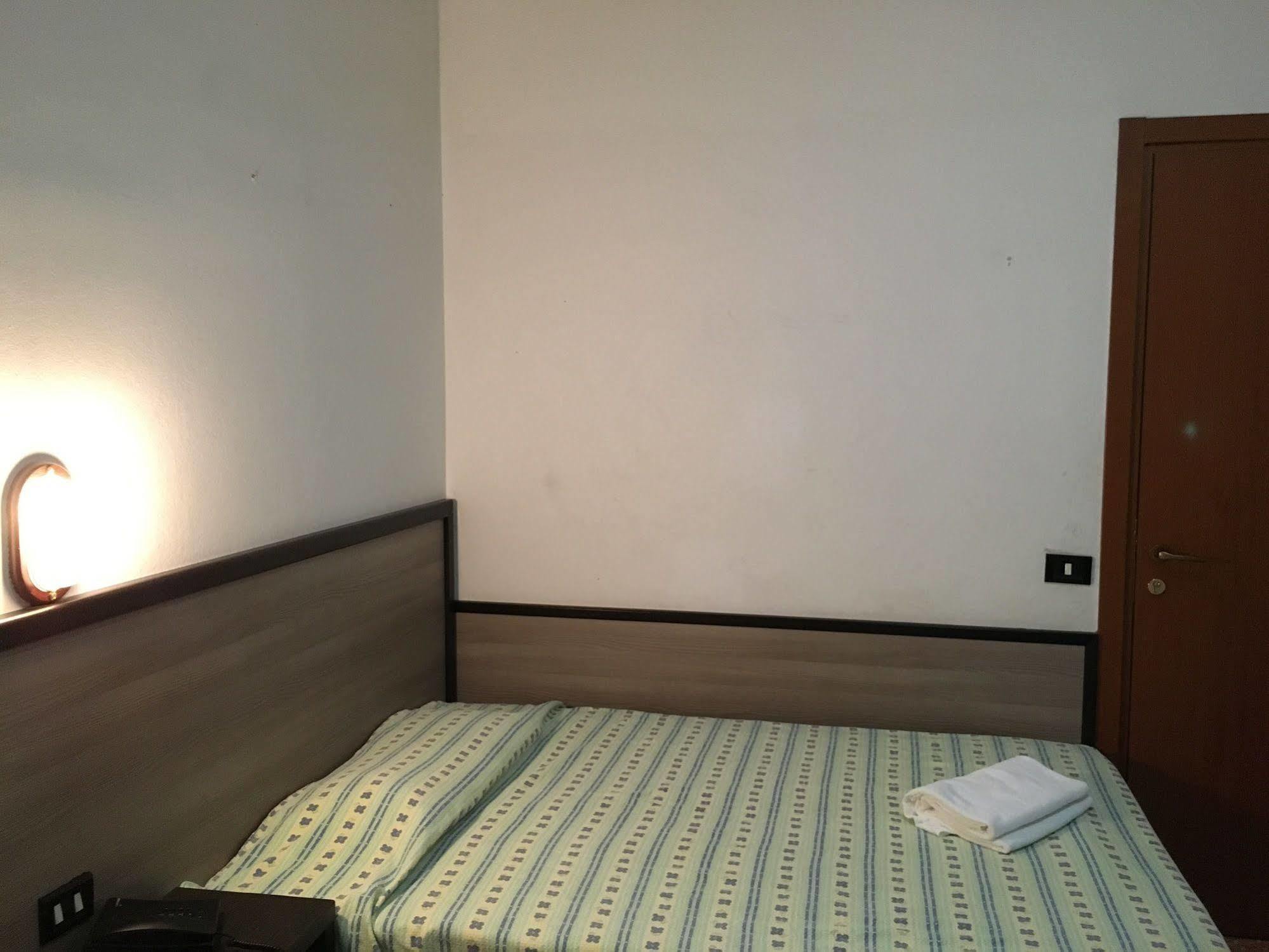 Hotel Salus Milan Exterior photo
