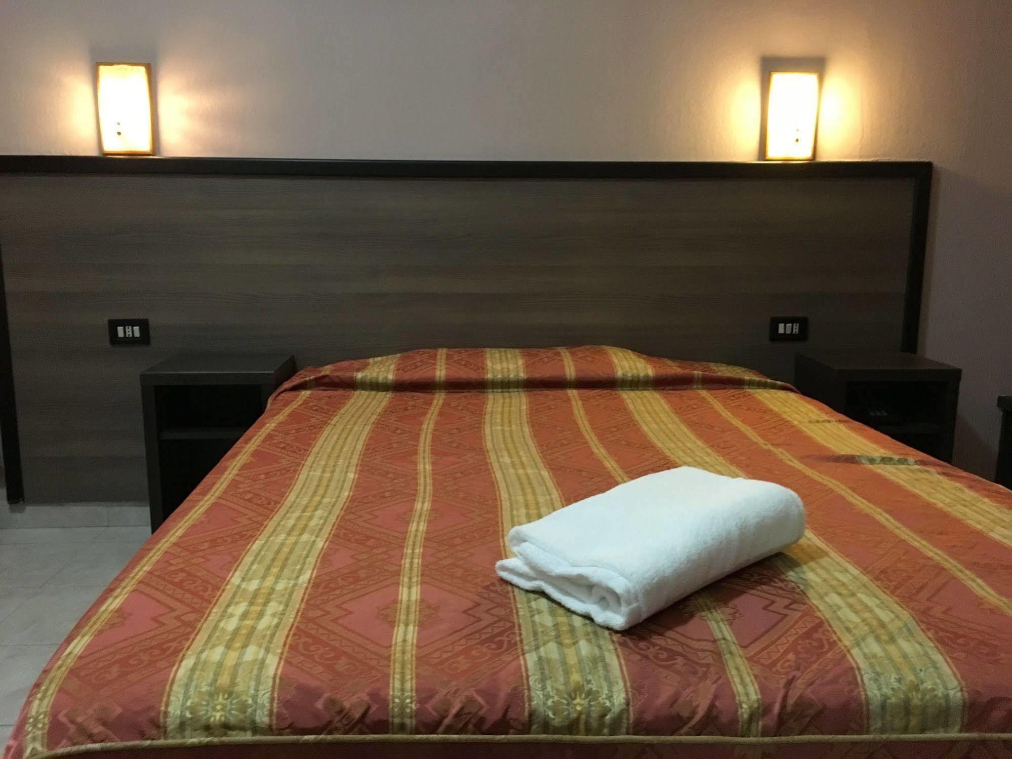 Hotel Salus Milan Exterior photo