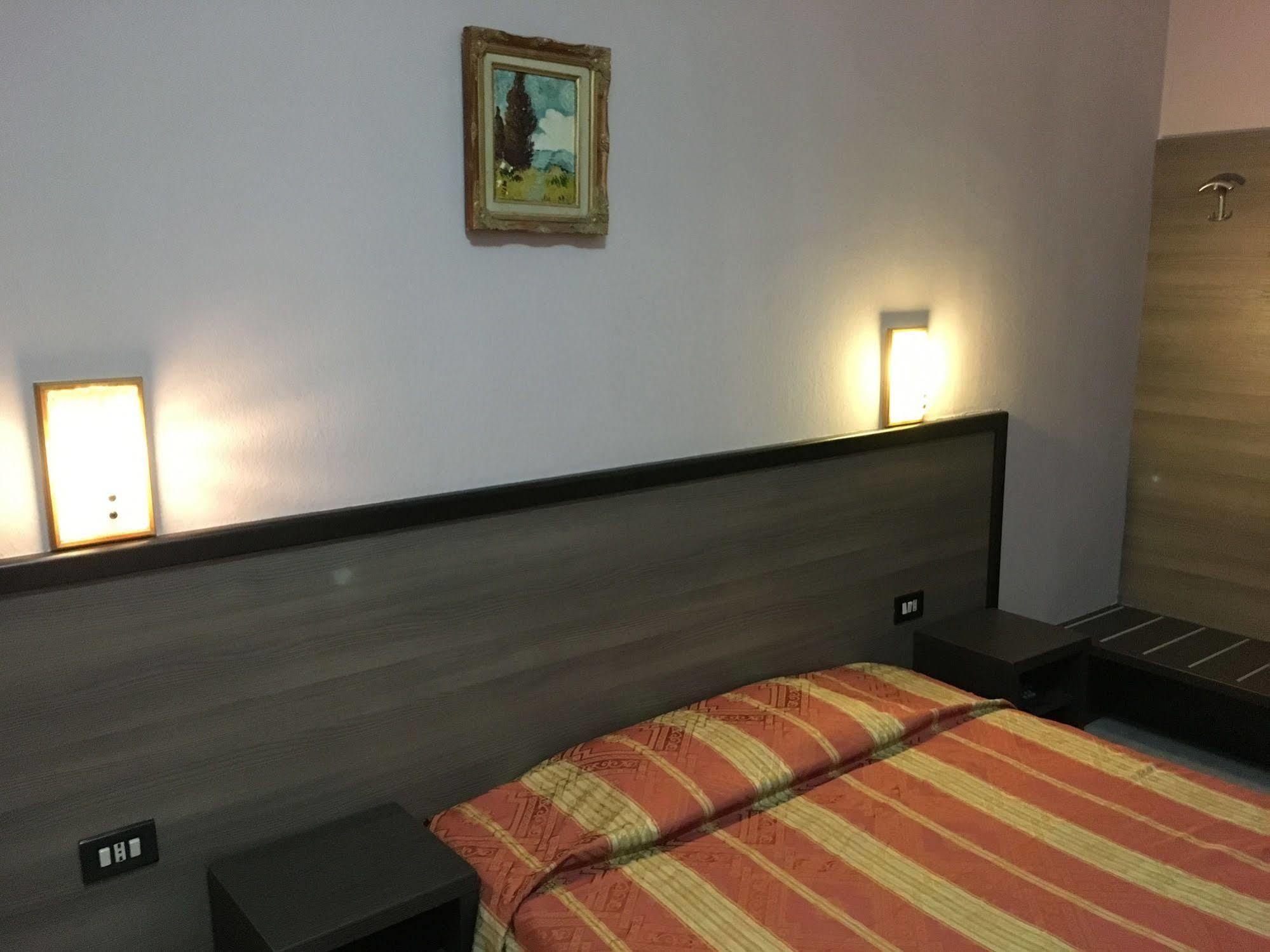 Hotel Salus Milan Exterior photo